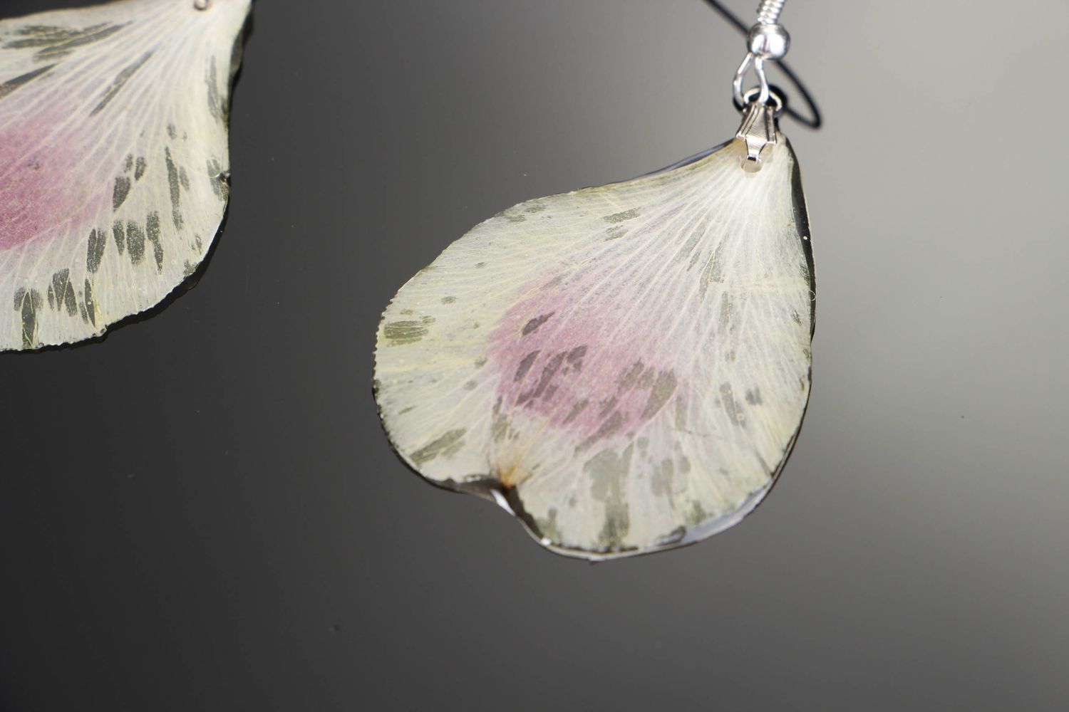 Earrings with epoxy and Peruvian lily photo 3