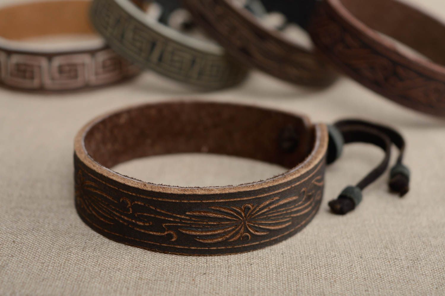 Bracelet fait main de vrai cuir décoré accessoire unisexe marron cadeau photo 2