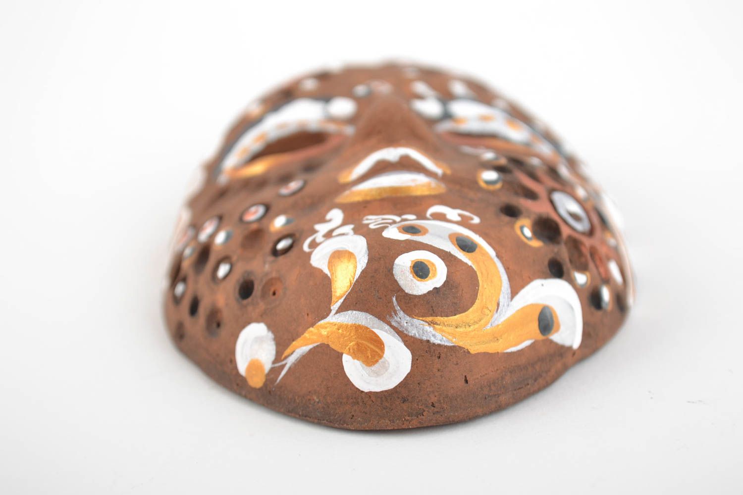 Originelle ethnische bemalte schöne keramische handgemachte Maske aus Ton foto 4