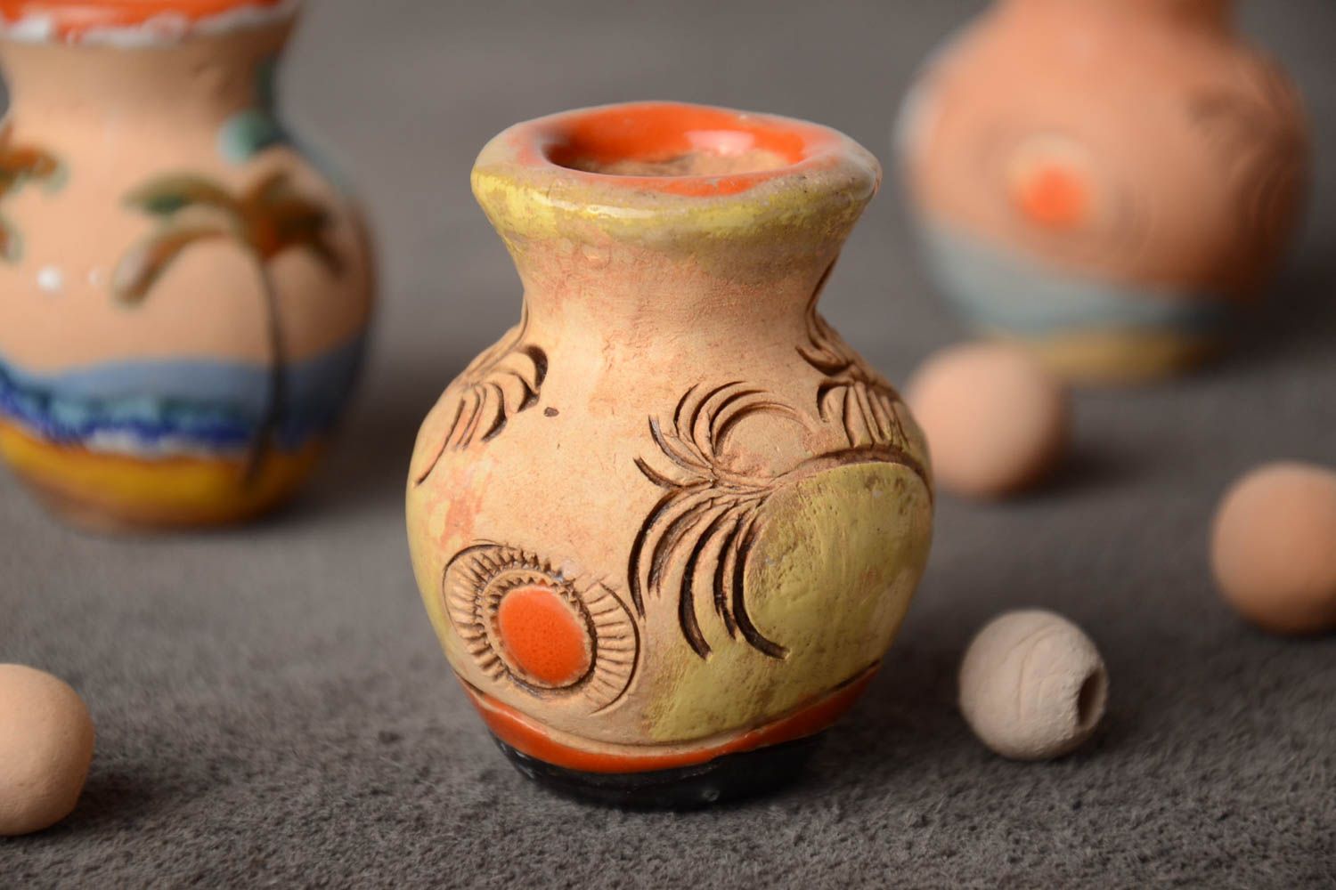 Figurine en terre cuite Cruche miniature décorative peinte originale faite main photo 1