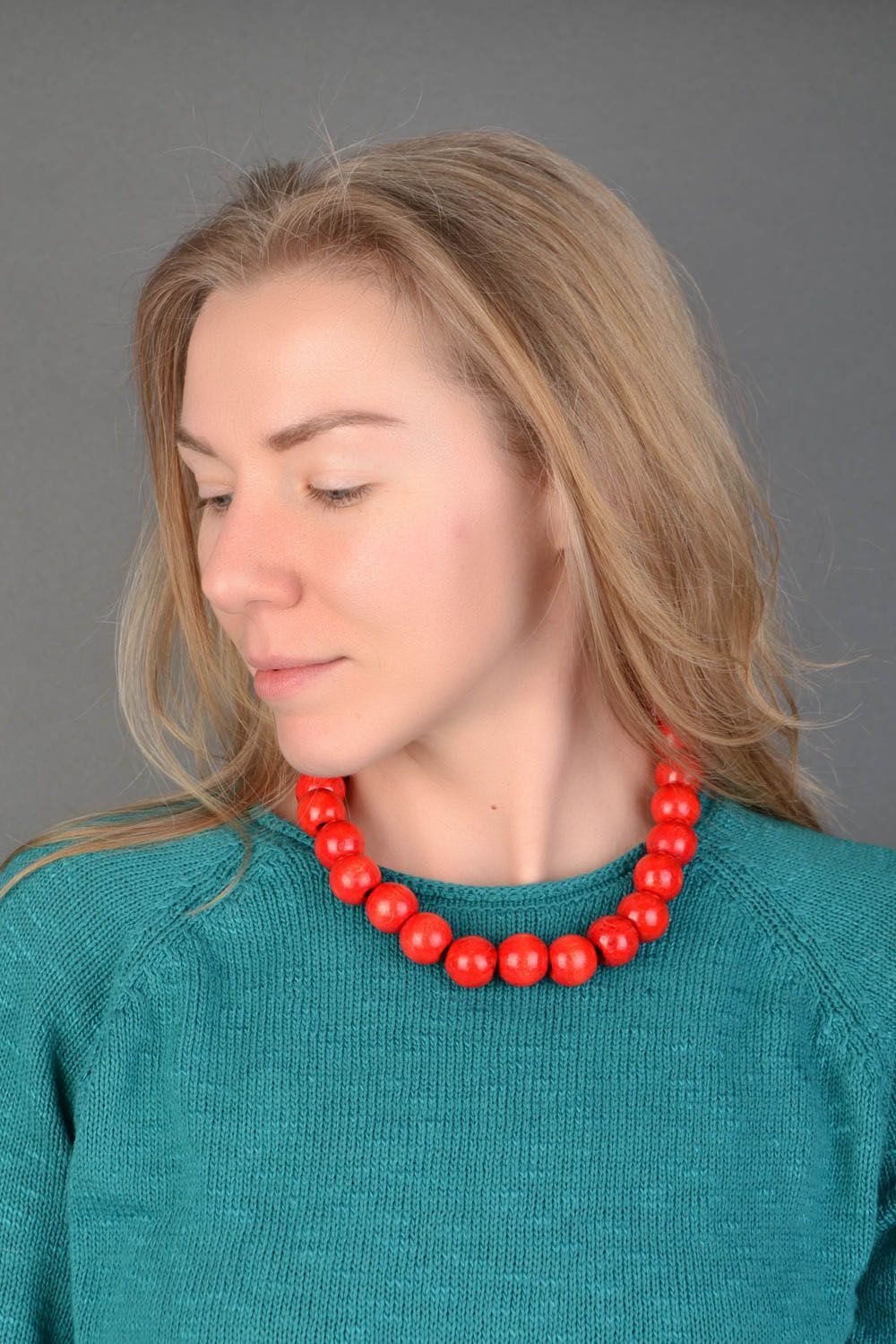 Collier en bois grandes perles rouge style ethnique fait main pour femme photo 2