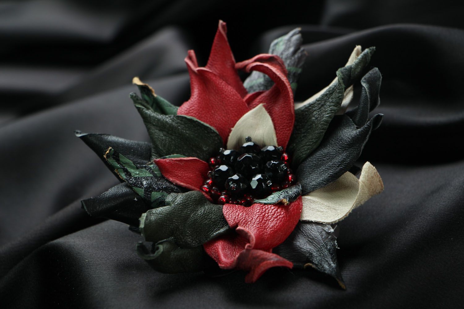 Broche-flor artesanal de couro genuíno  foto 2