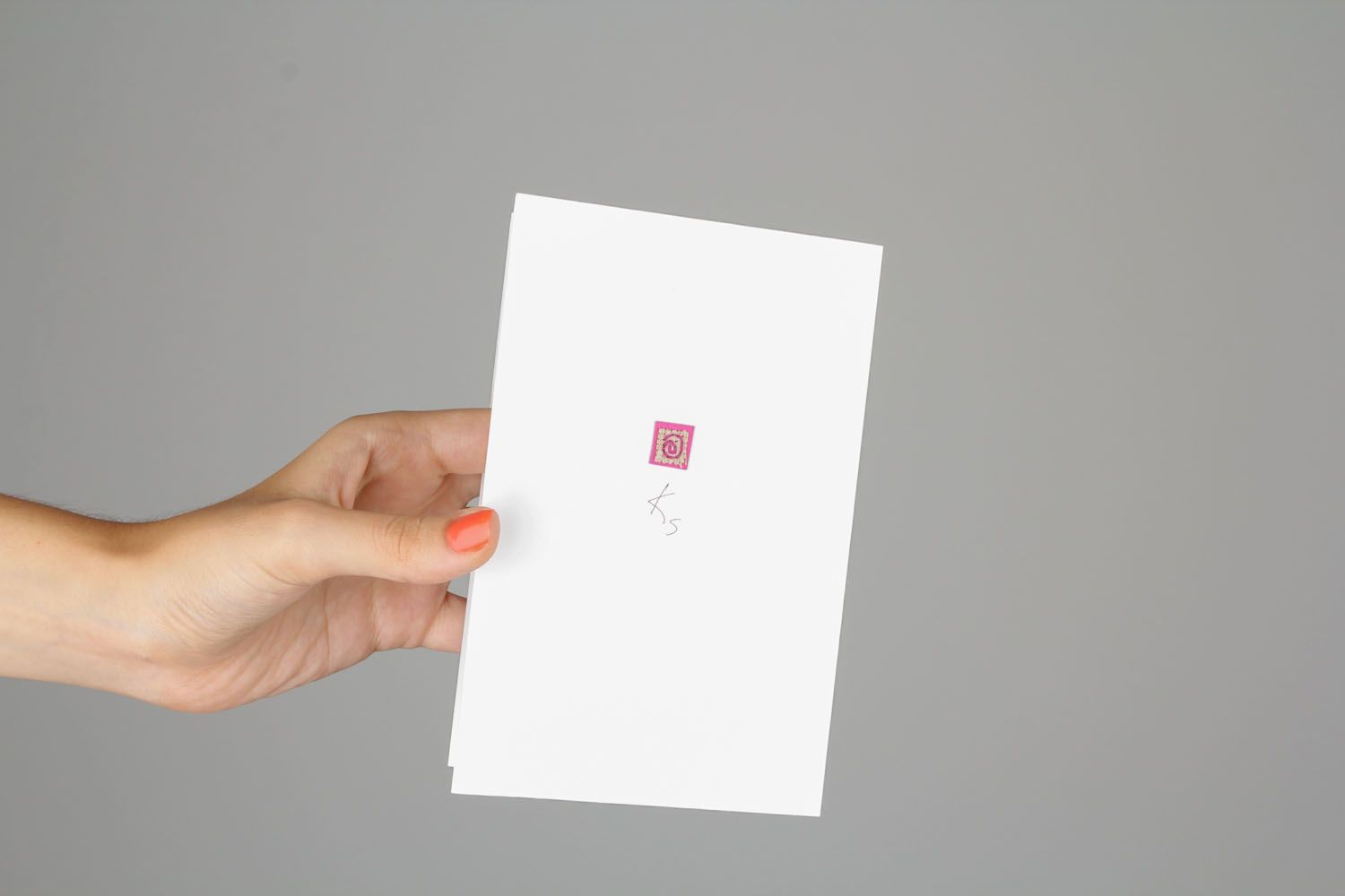 Cartão cor de rosa de felicitações com bordado  foto 4