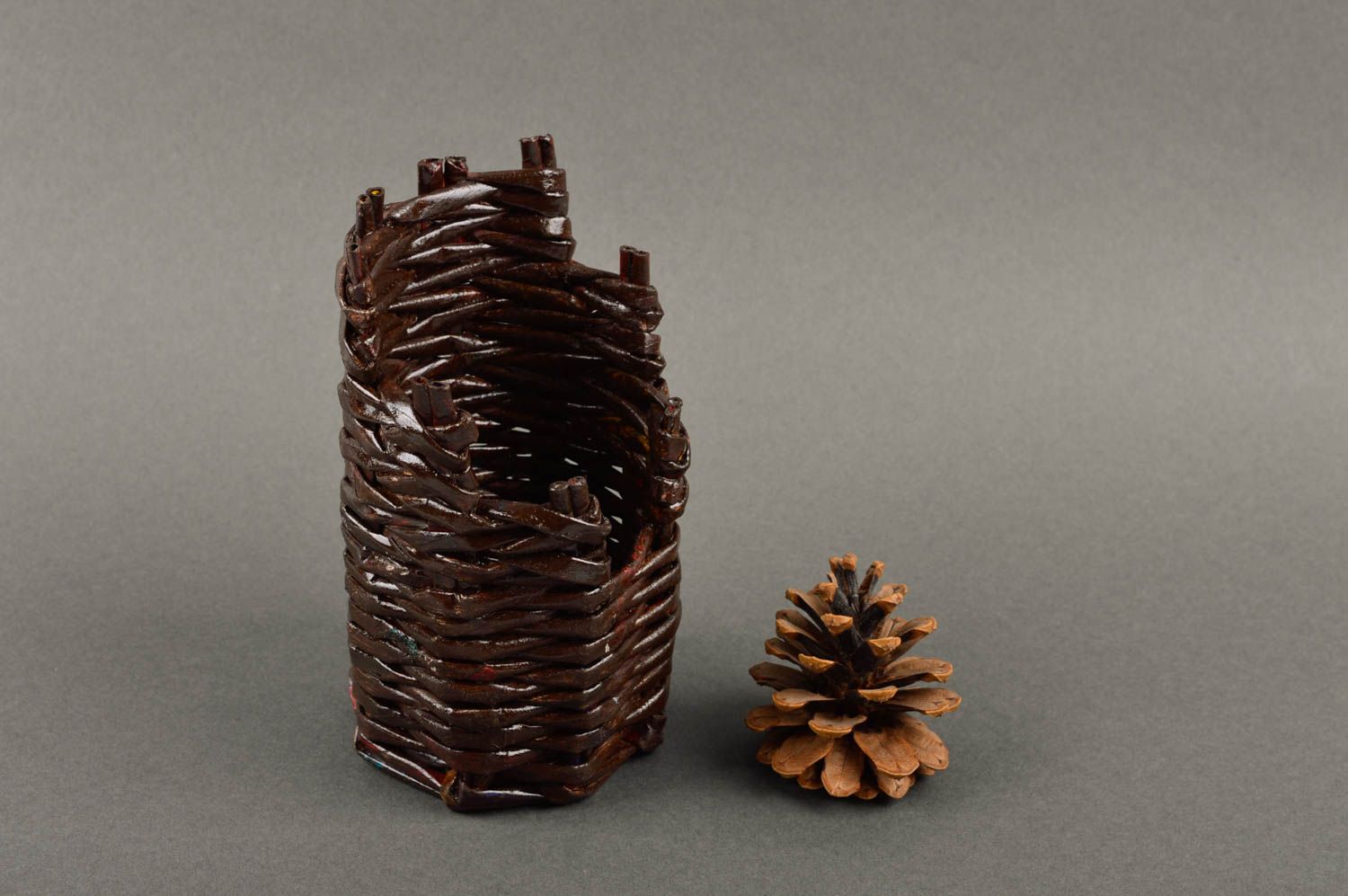 Decorative handmade designer bottle holder basket shaped rolled paper home decor photo 1