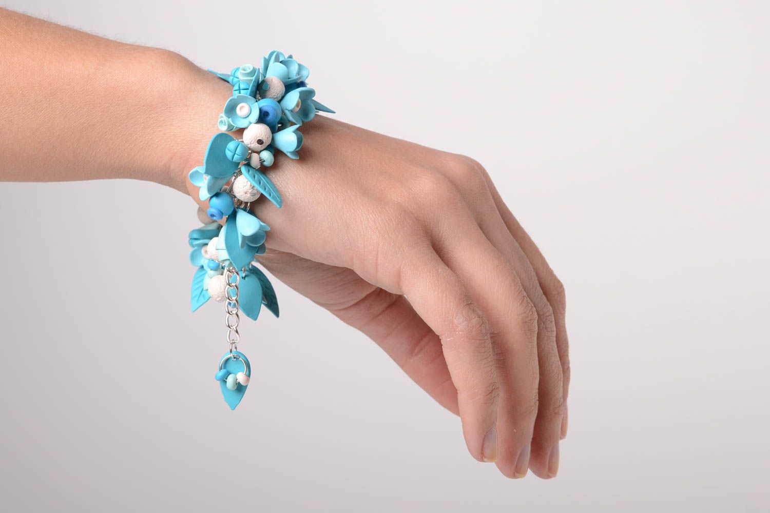 Bracelet original Bijou fait main bleu ciel en pâte polymère Accessoire femme photo 3