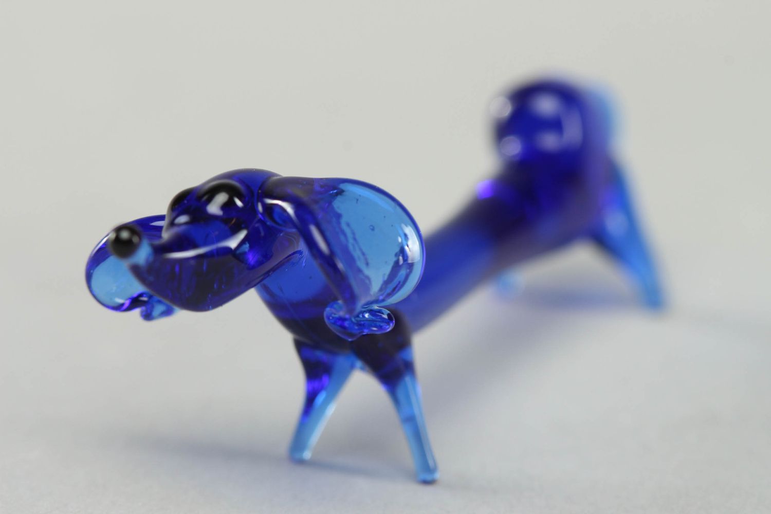 Figura de cristal azul artesanal en técnica de lampwork Perro salchicha foto 2