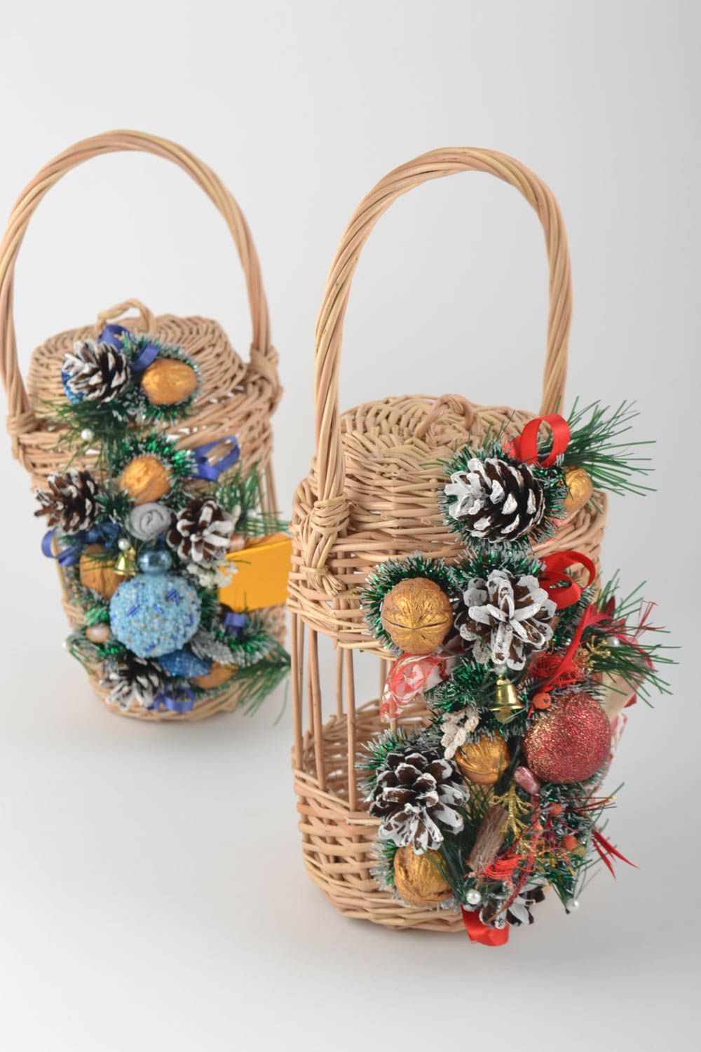 Handmade woven basket for blessing of water with lid decorated with cones photo 1