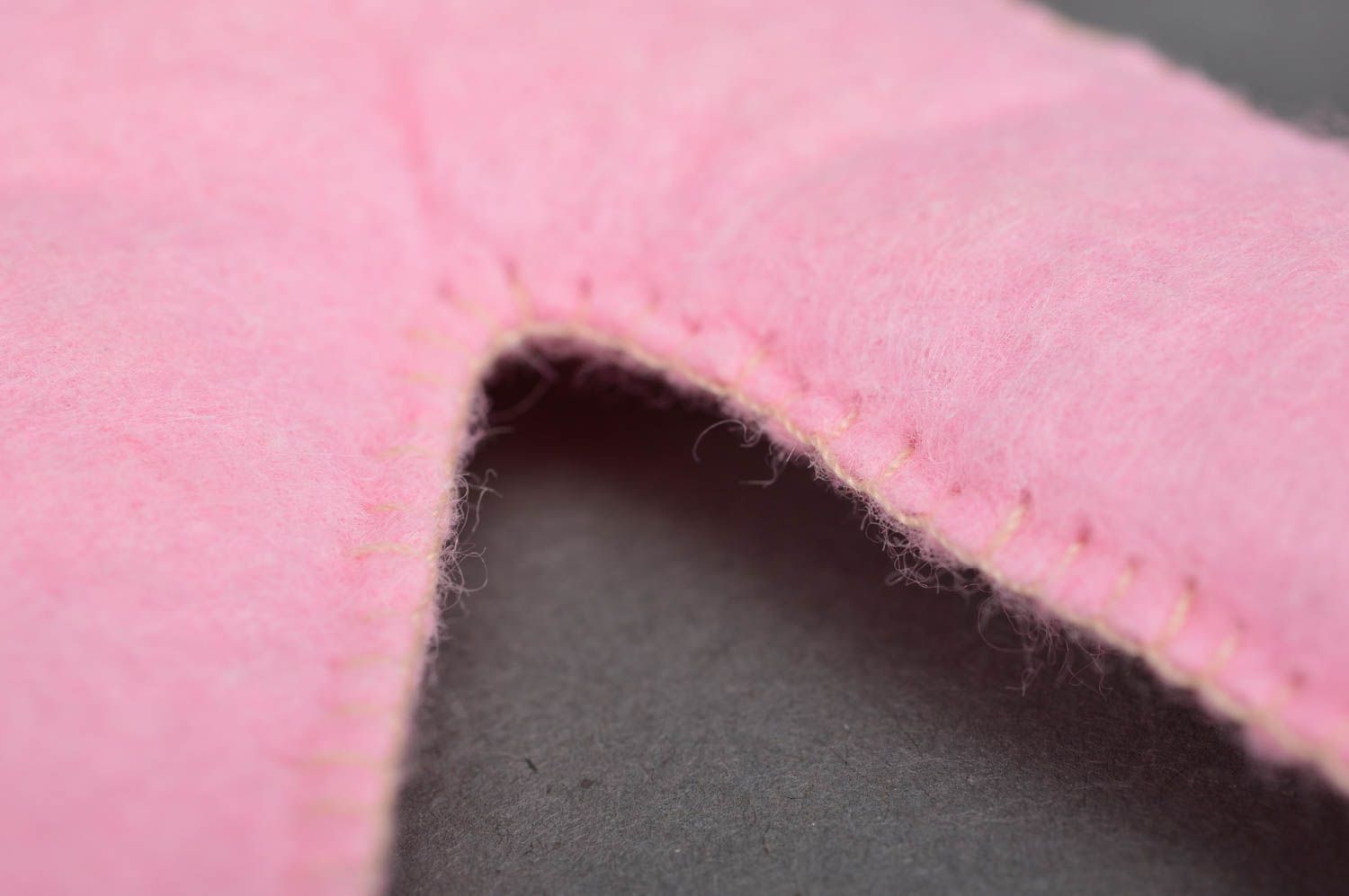 Lustiges weiches rosafarbiges handgemachtes Lernspielzeug aus Filz Buchstabe N foto 4