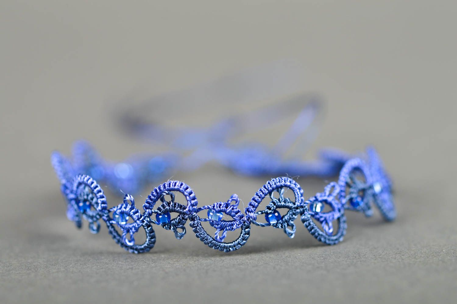 Синий браслет ручной работы кружевной браслет из ниток украшение фриволите фото 5