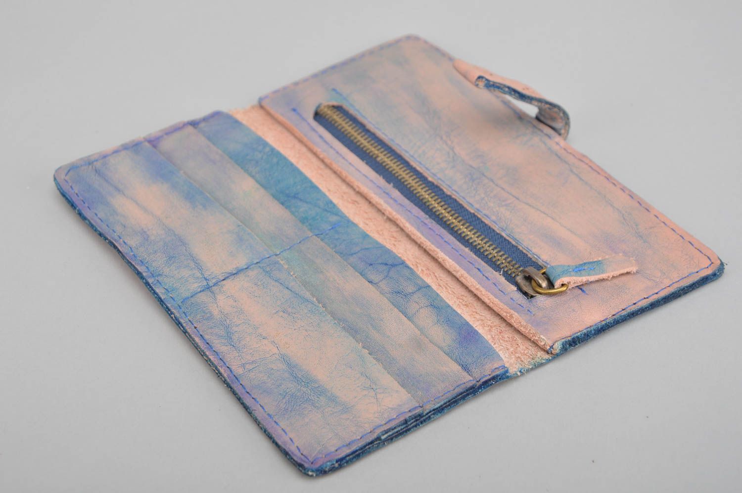 Portamonedas de cuero natural artesanal original de color rosado de autor  foto 2