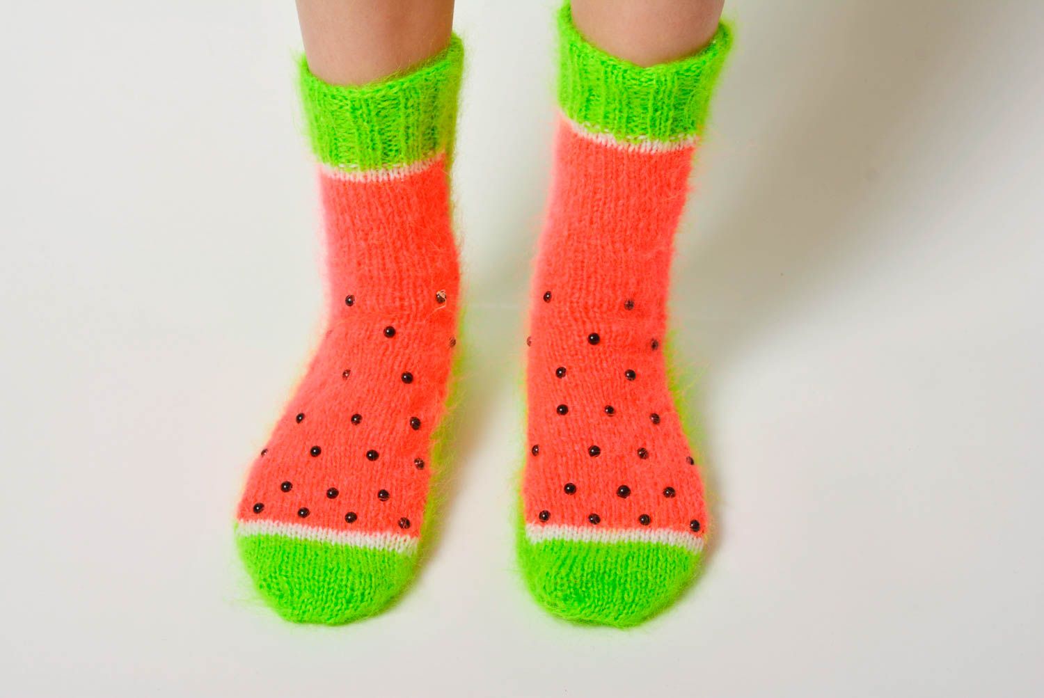 Handmade bunte hohe Stricksocken aus Wolle originell für Mädchen Wassermelone foto 1
