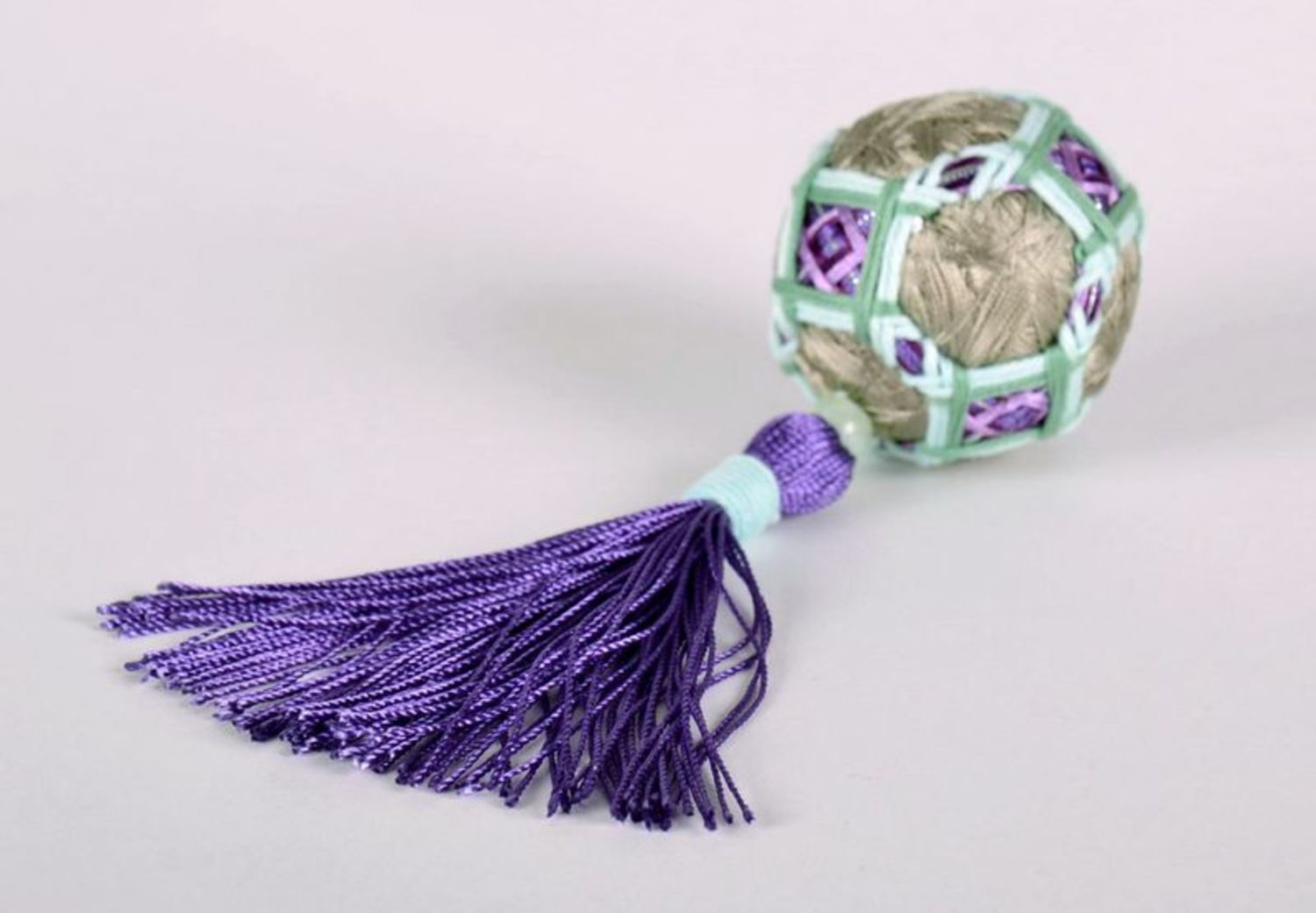 Chaveiro de tecido Temari brinquedo de árvore esfera foto 3