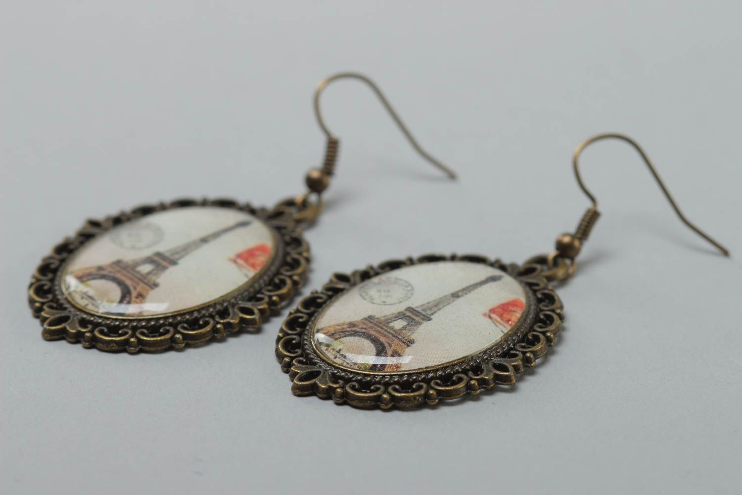Egg-shaped vintage handmade earrings made of glass glaze with a picture of Eiffel tower photo 3
