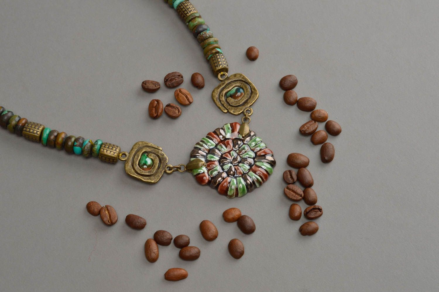 Collier céramique pendentif style ethnique vert fait main pour femme cadeau photo 1