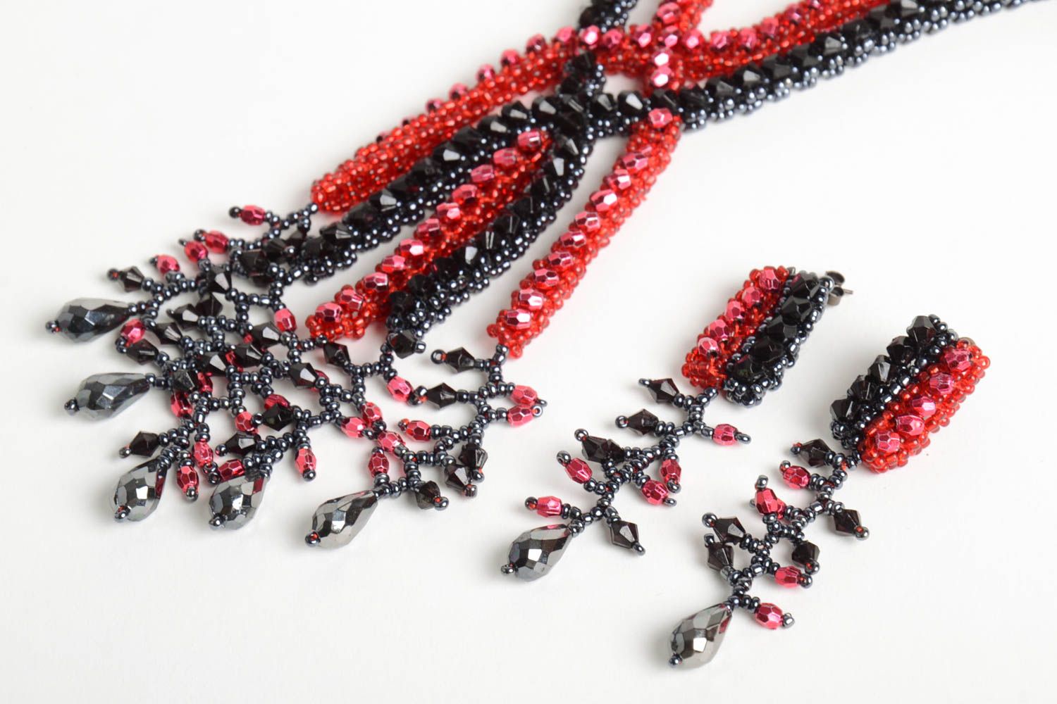 Bijoux faits main Collier femme Boucles d'oreilles perles de rocaille rouge noir photo 4