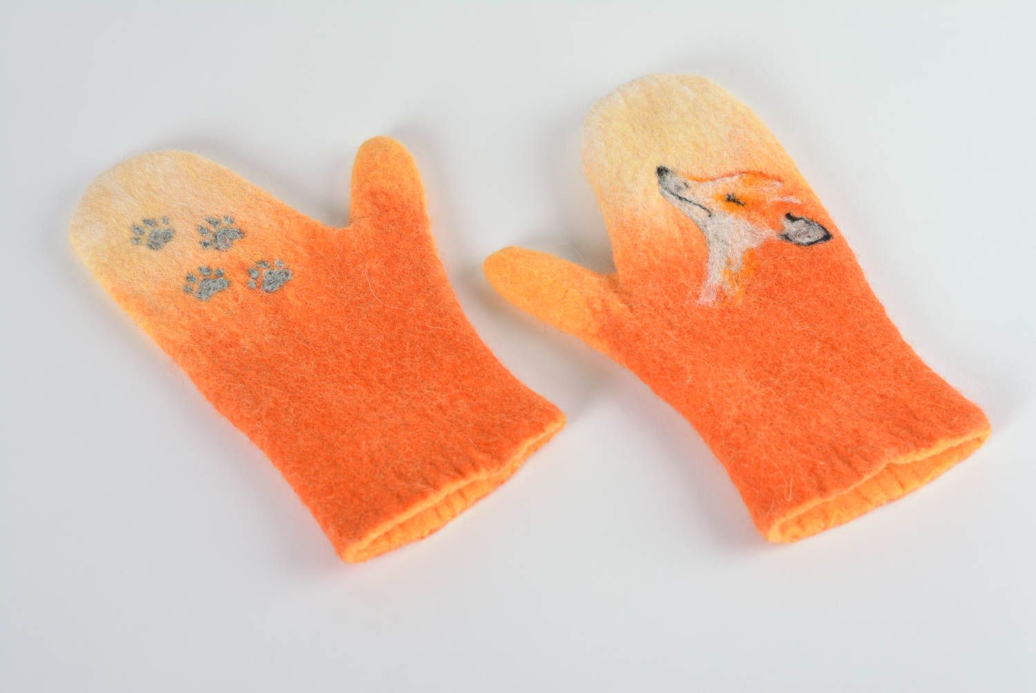 Moufles laine feutrée Vêtement femme fait main orange originales Idée cadeau photo 2