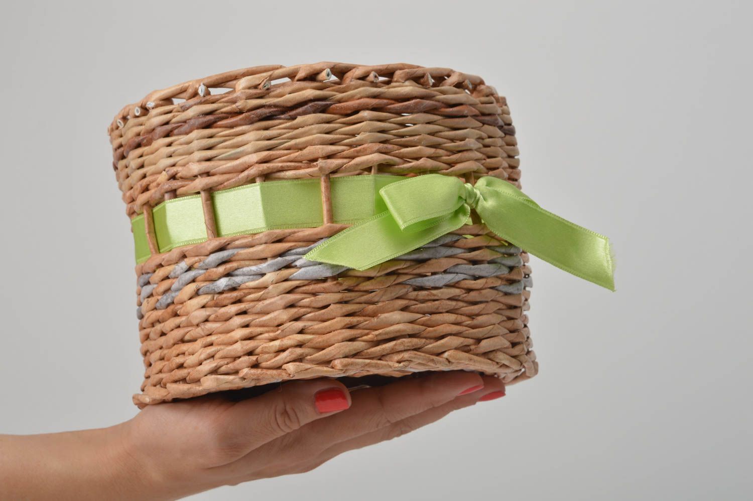 Декоративная корзинка ручной работы корзина из бумаги плетеная корзина фото 1