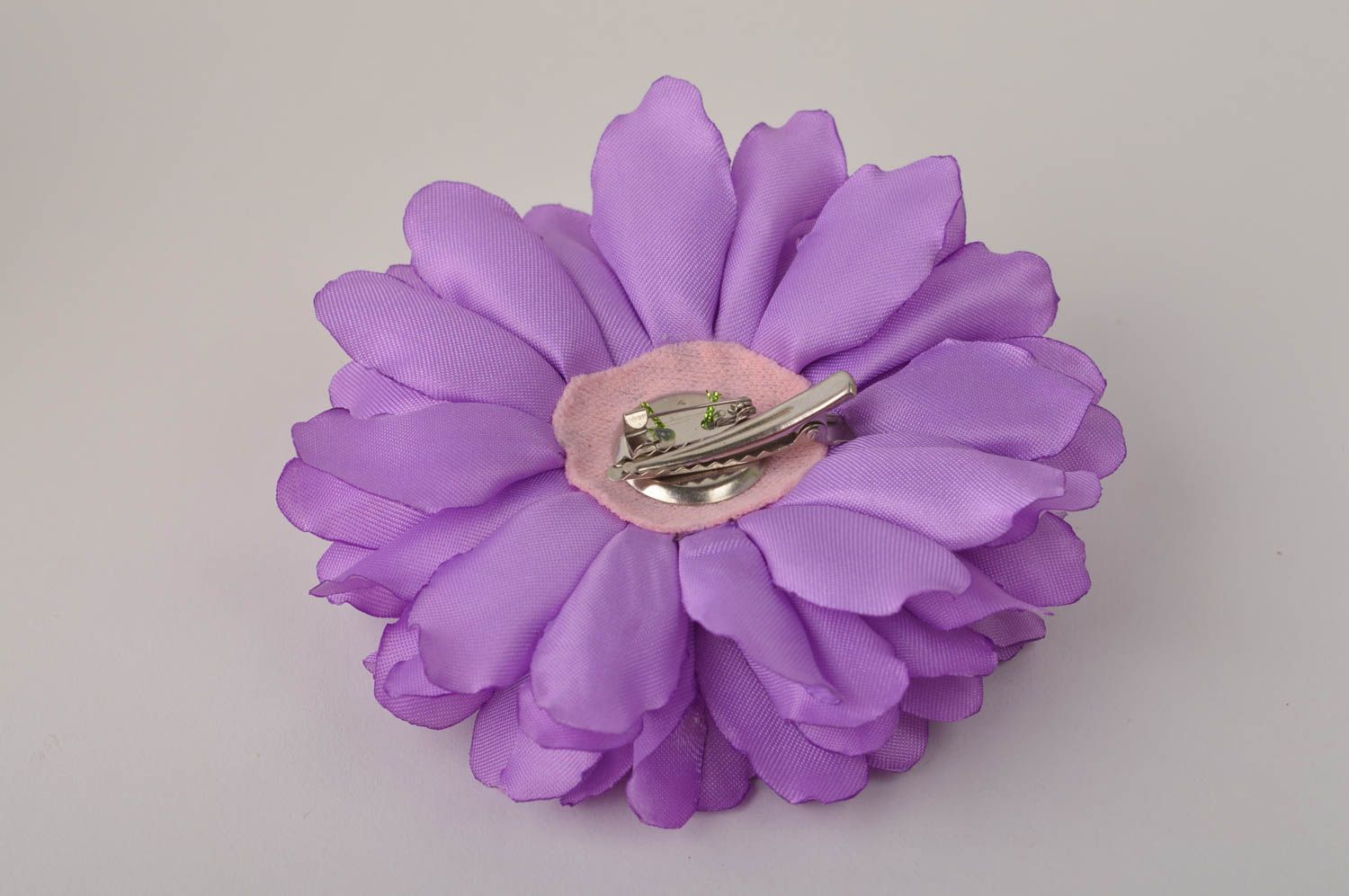 Handmade violette Schmuck Brosche Haarspange Blume Haar Accessoires aus Atlas foto 5