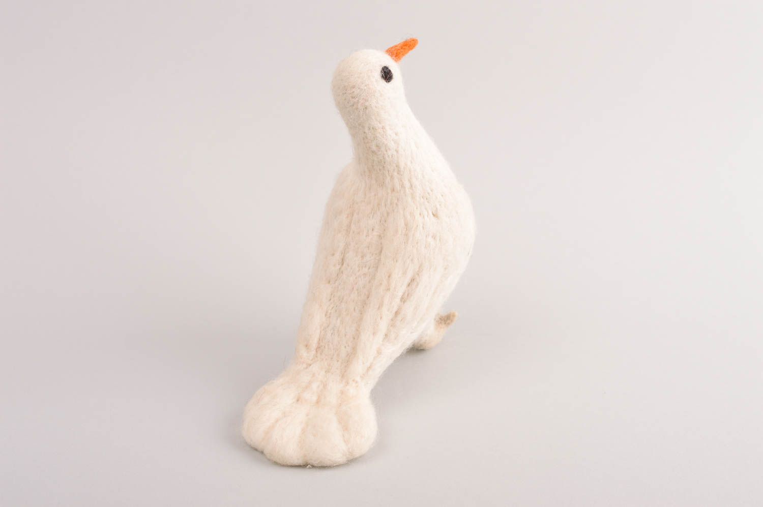 Weißes Kuscheltier Taube handmade Spielzeug aus Wolle Geschenk für Kinder foto 4