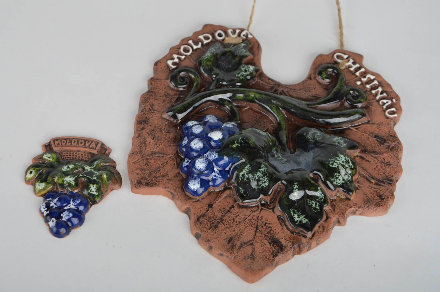 Panel decorativo con uvas e imán de nevera de arcilla artesanales bonitos foto 2