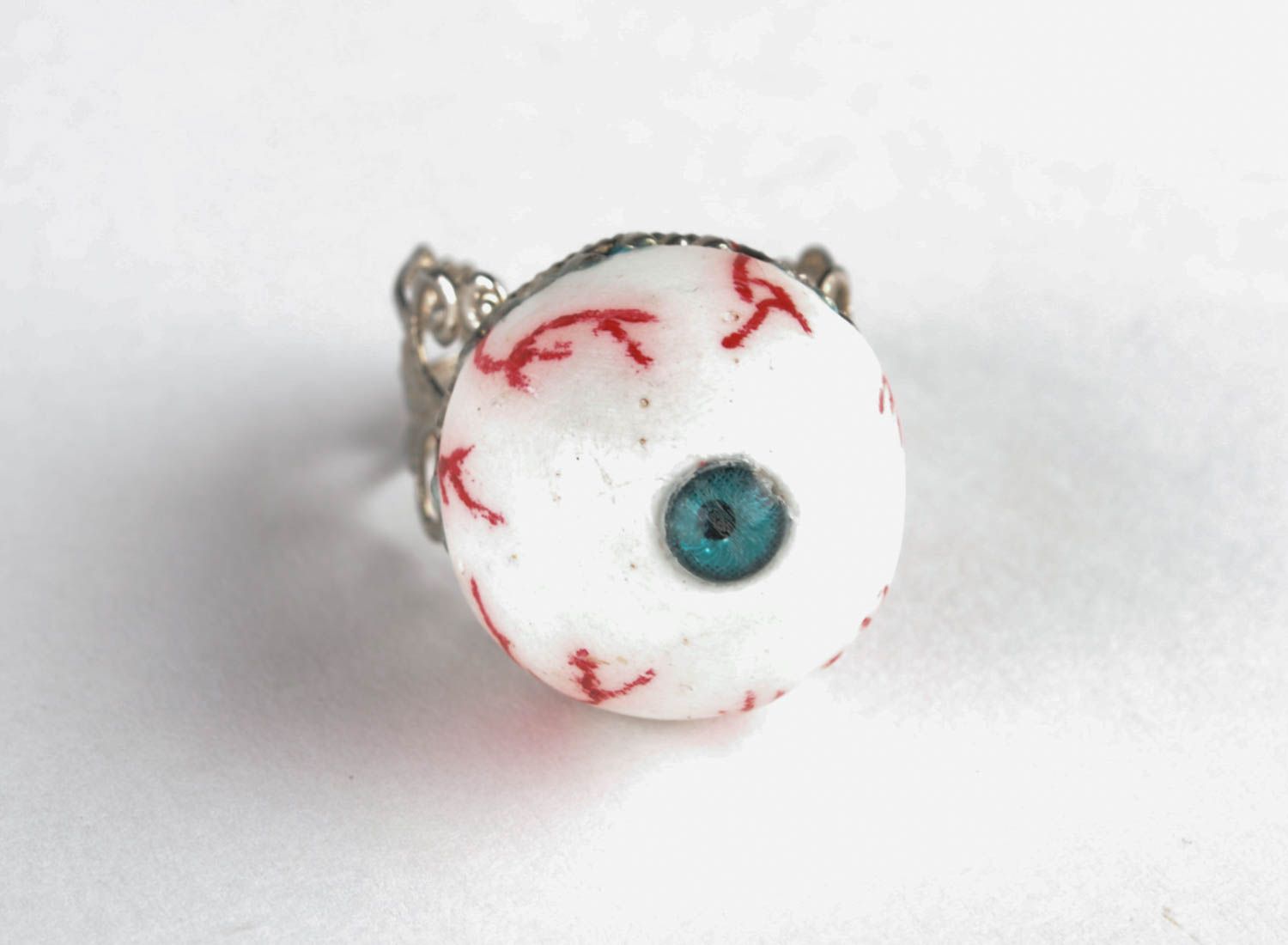 Дизайнерское кольцо из полимерной глины в виде глаза фото 4