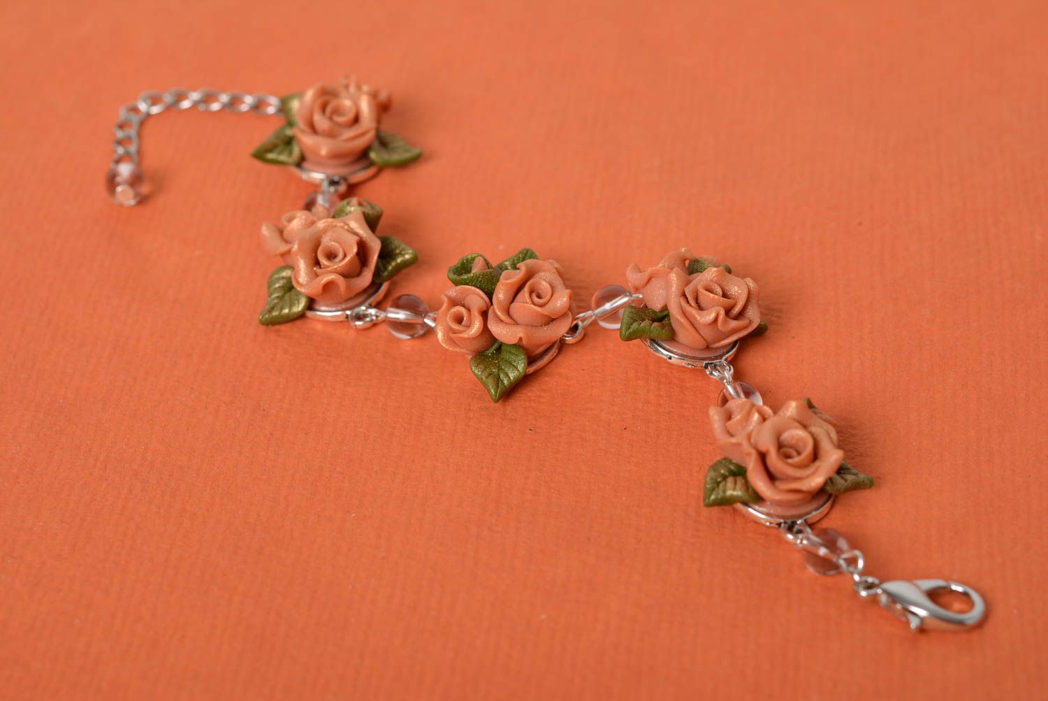 Bracelet fleurs en pâte polymère Roses chaîne métallique original fait main photo 2
