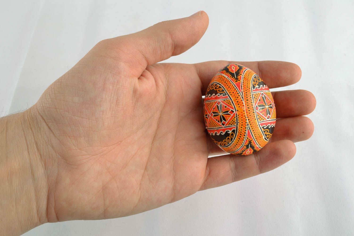 Oeuf peint à la main aux motifs originaux de style ethnique ukrainien   photo 4
