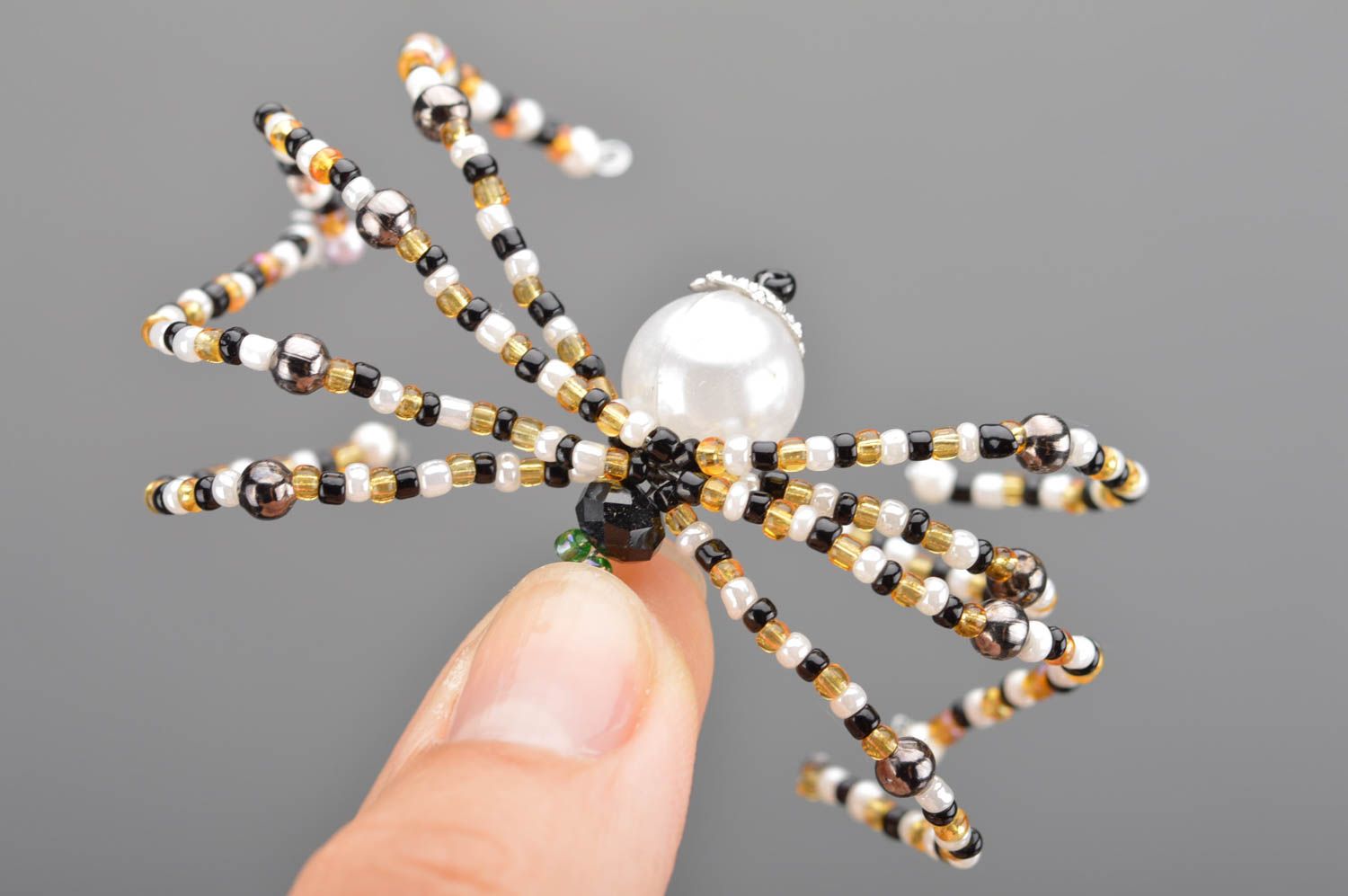 Handmade unusual interior pendant made of beads decor in shape of spider photo 3