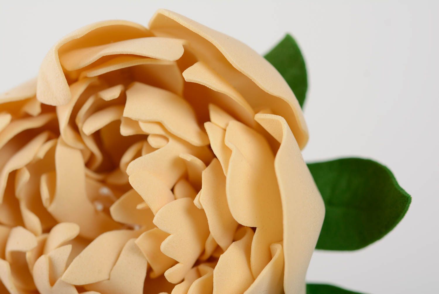 Zarte beige Brosche Blume aus Foamiran handgemachter Schmuck für Frauen Pfingstrose foto 2