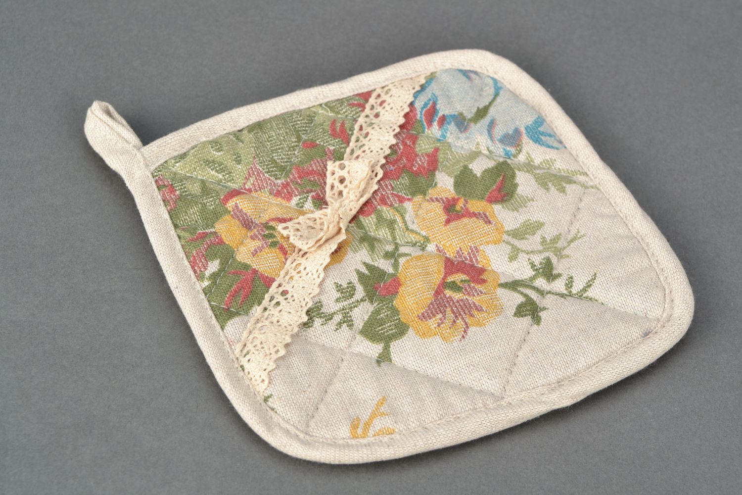 Manique carrée en coton et polyamide avec dentelle et motif floral faite main photo 3