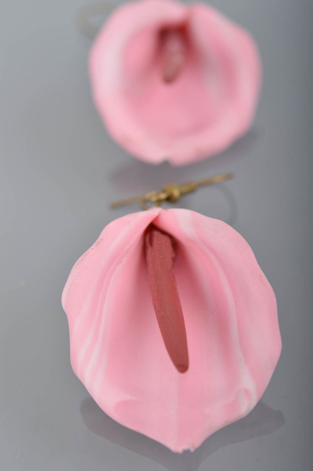 Boucles d'oreilles fleurs Calla des marais rose en pâte polymère faites main photo 5