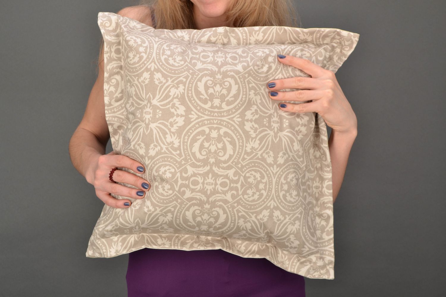 Beige throw pillow in easy to change pillow case 16,54 inches photo 1