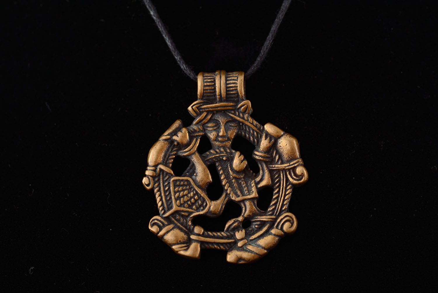 Pendentif en bronze fait main original accessoire design talisman Déesse païenne photo 3