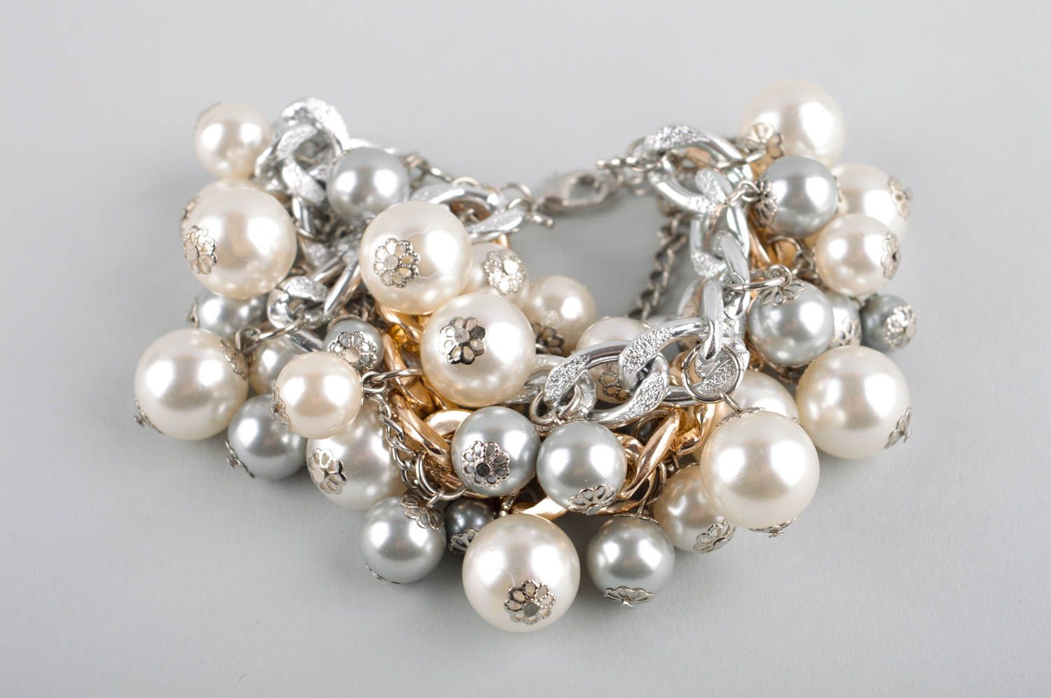 Bracelet multirang Bijou fait main fausses perles gris-blanc large Cadeau femme photo 2