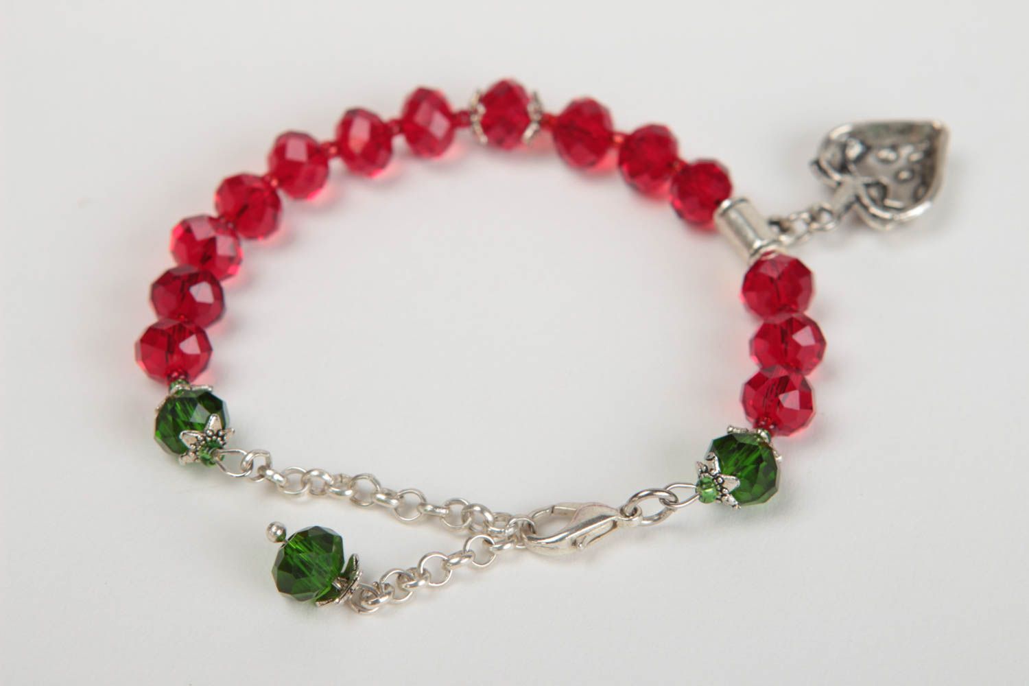 Bracelet rouge cristal Bijoux fait main pendeloque fraise en métal Cadeau femme photo 4