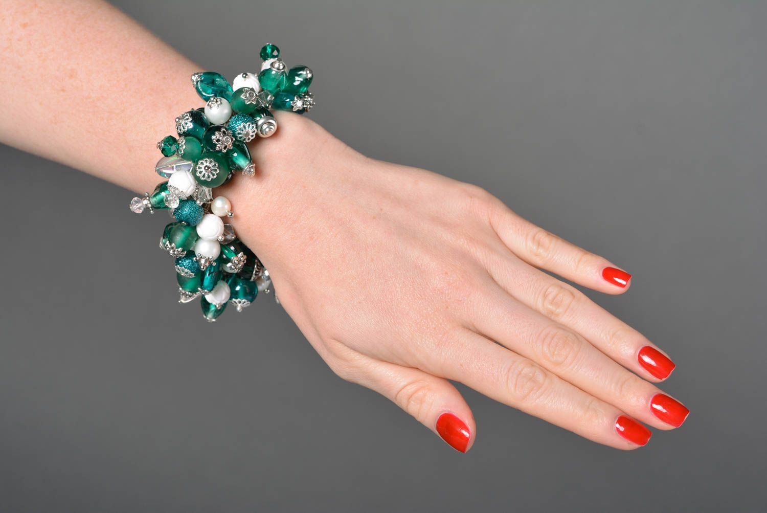 Bracelet tendance Bijou fait main en perles fantaisie vert blanc Cadeau femme photo 4