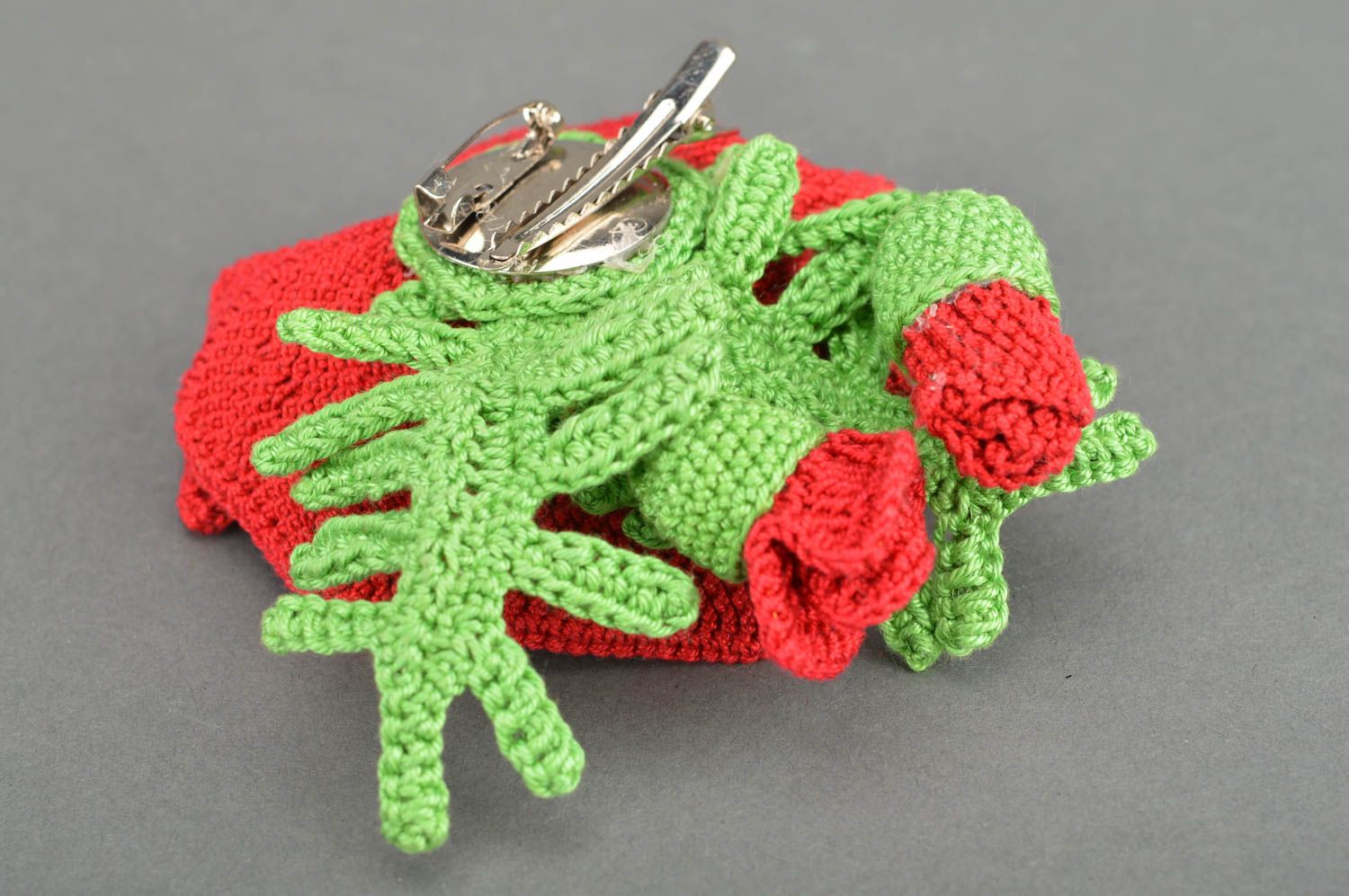 Grande barrette broche 2 en 1 tricotée en forme de pavot rouge vert faite main  photo 5