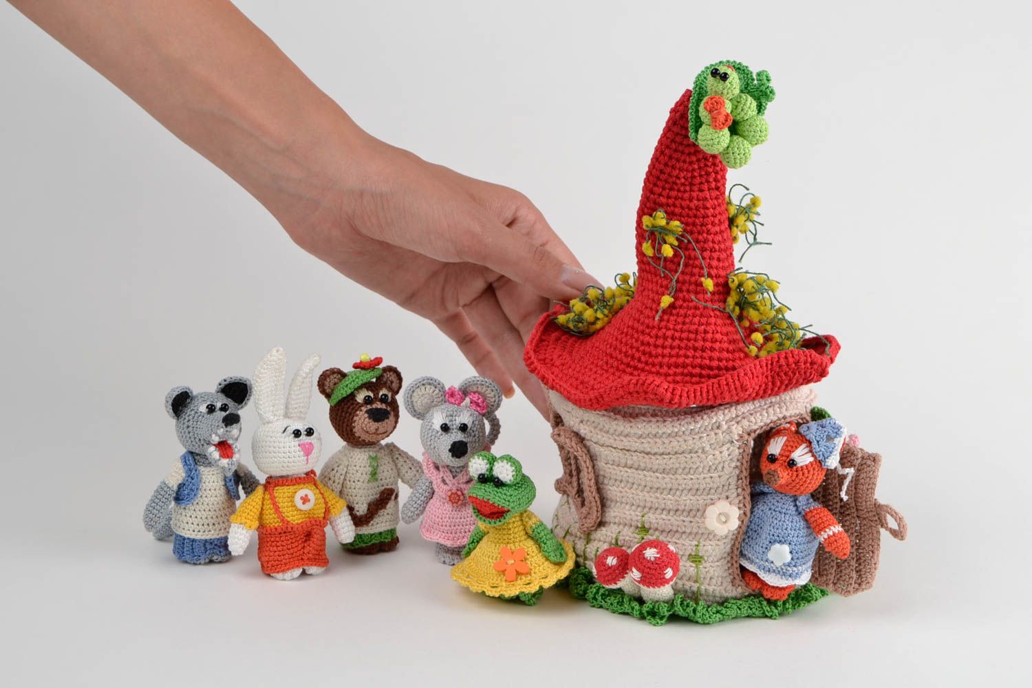Handmade Spielzeug Set gehäkelte Kuscheltiere 6 Stück und Haus Geschenk Idee  foto 2