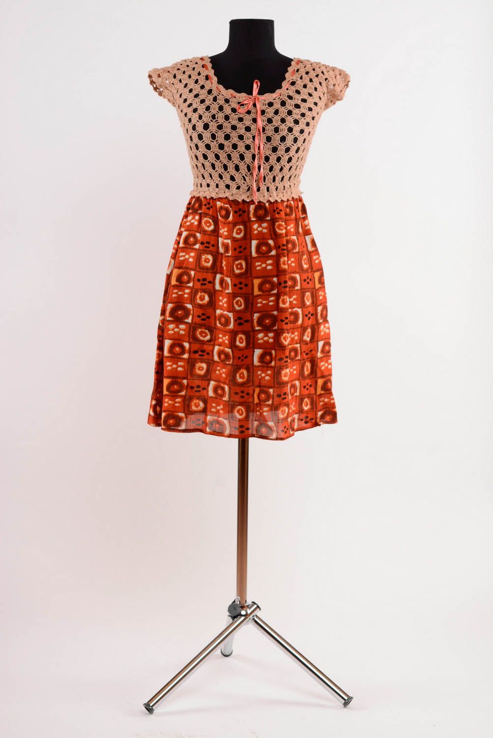 Короткое вязаное крючком платье фото 1