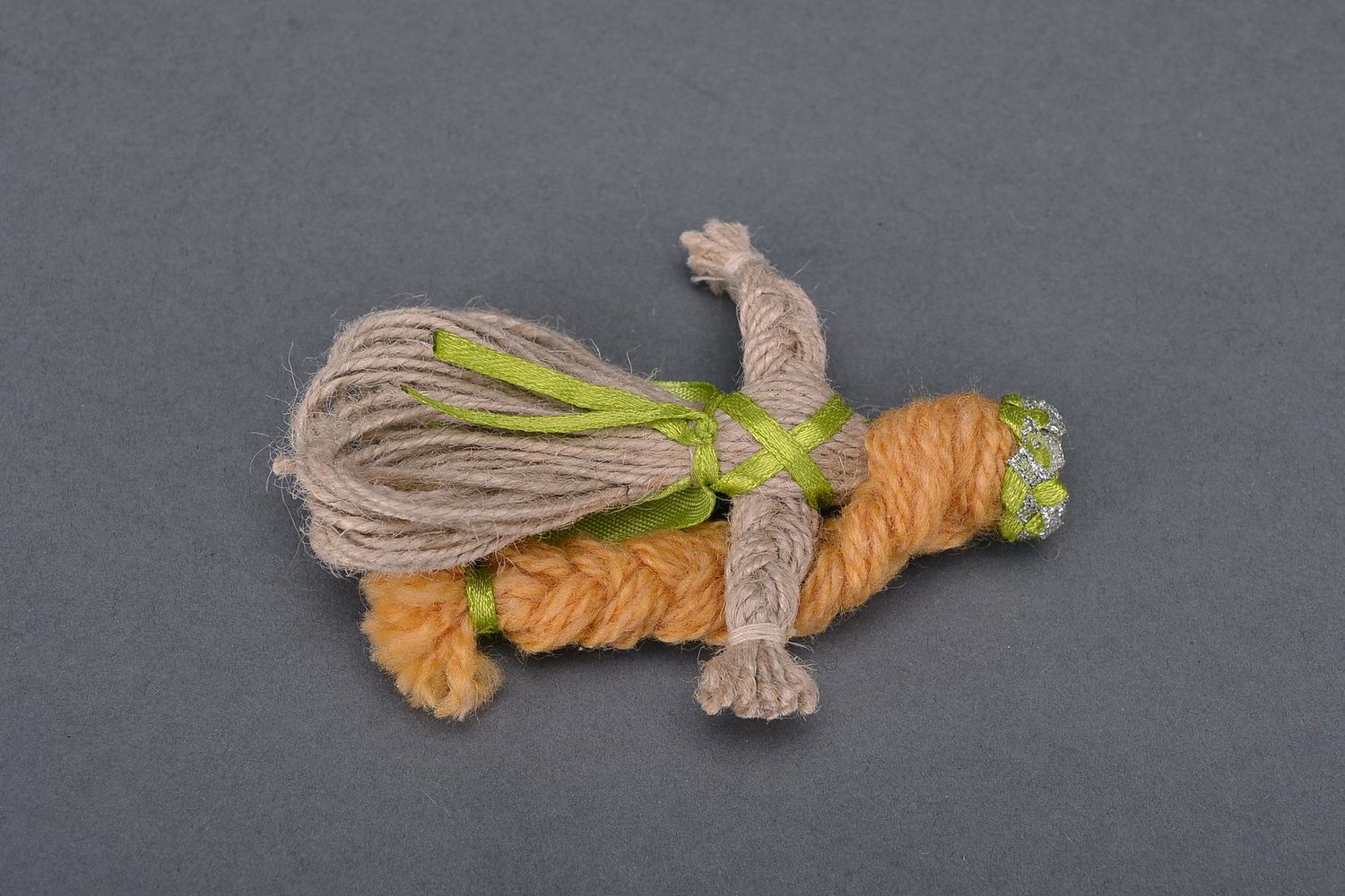 Kuschelige künstlerische Puppe Motanka aus Leinen Wesnjanka foto 2