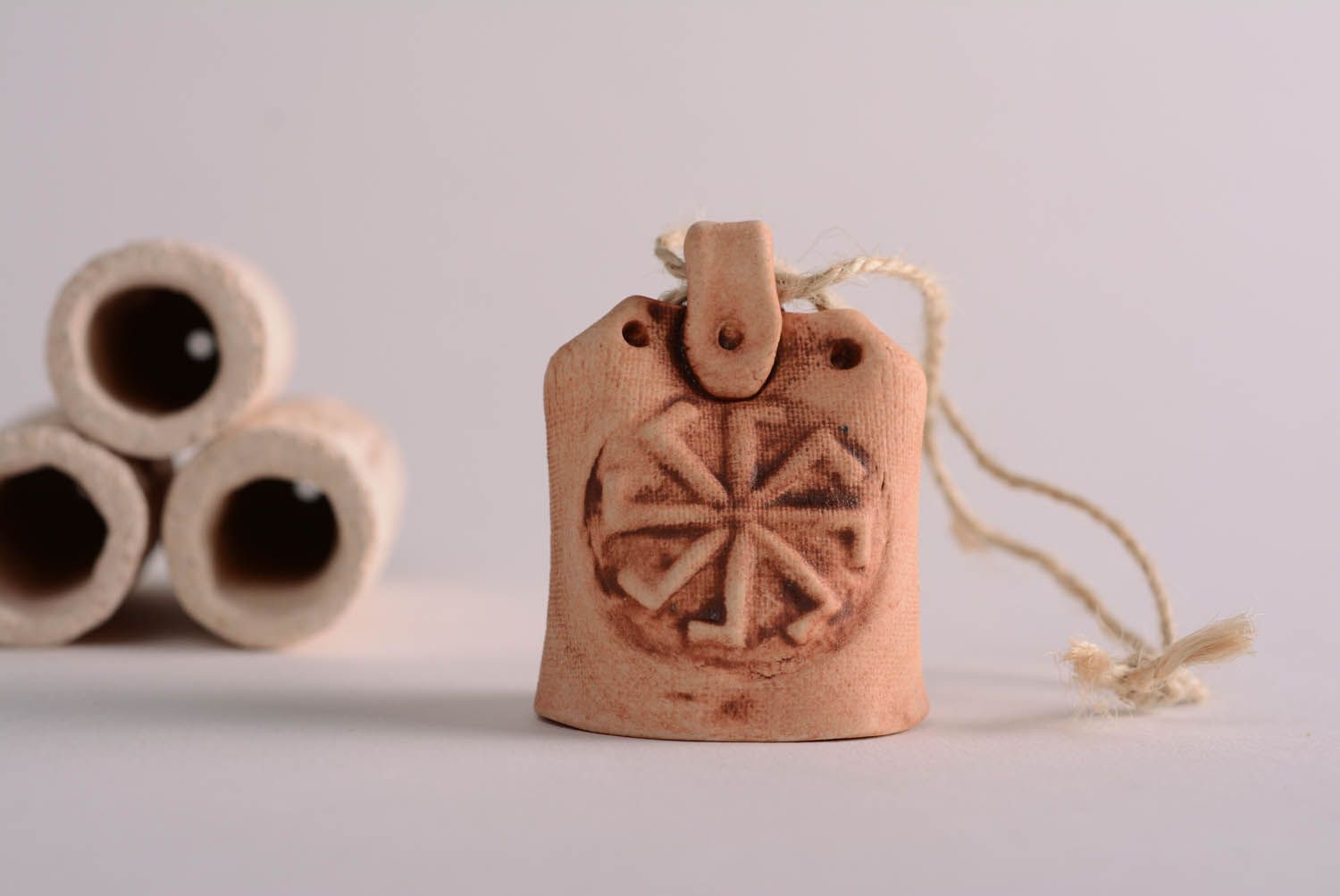 Колокольчик из глины ручной работы керамический колокольчик славянский оберег  фото 1