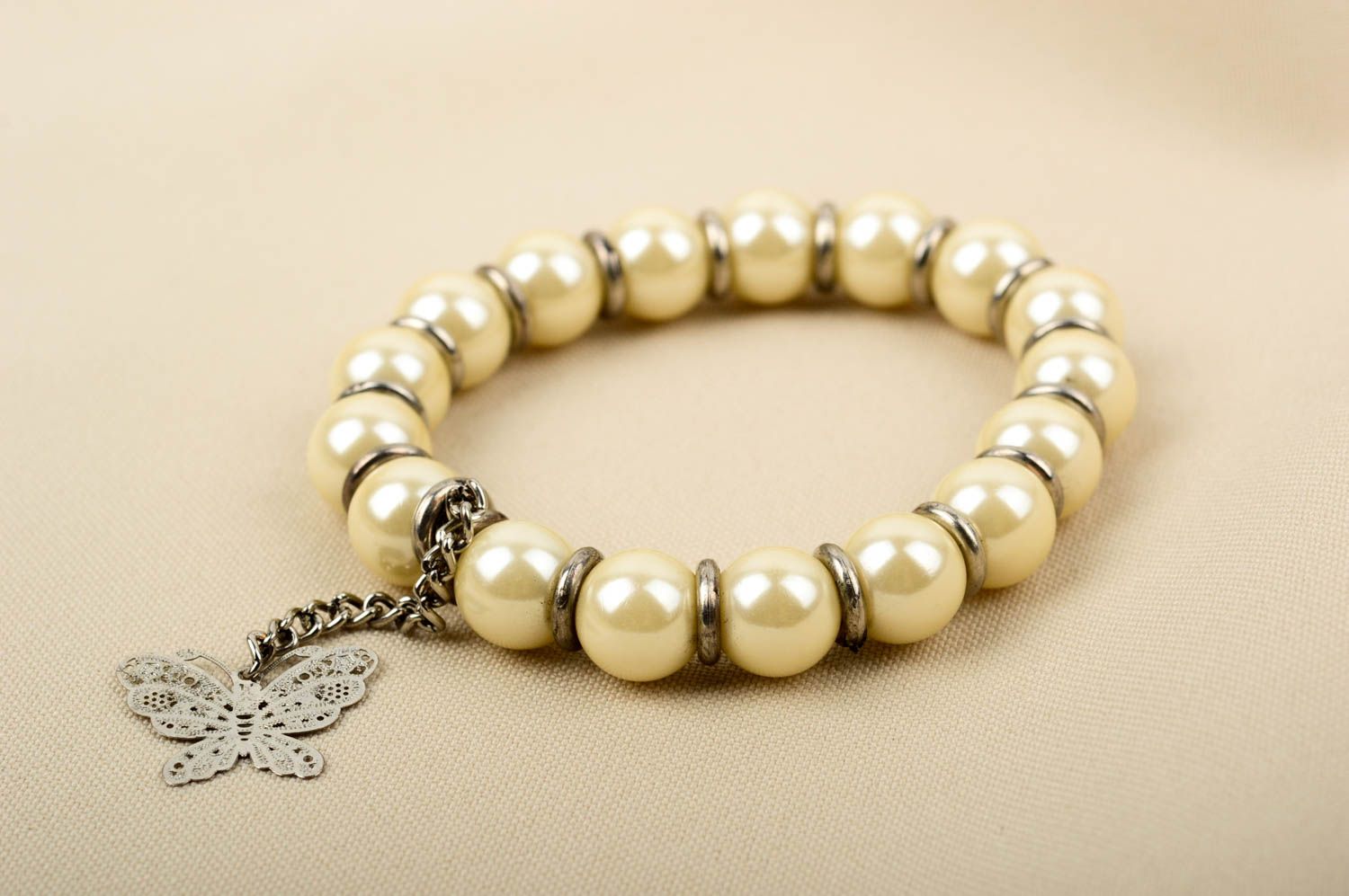 Bracelet perles fantaisie Bijou fait main avec papillon Accessoire femme photo 1