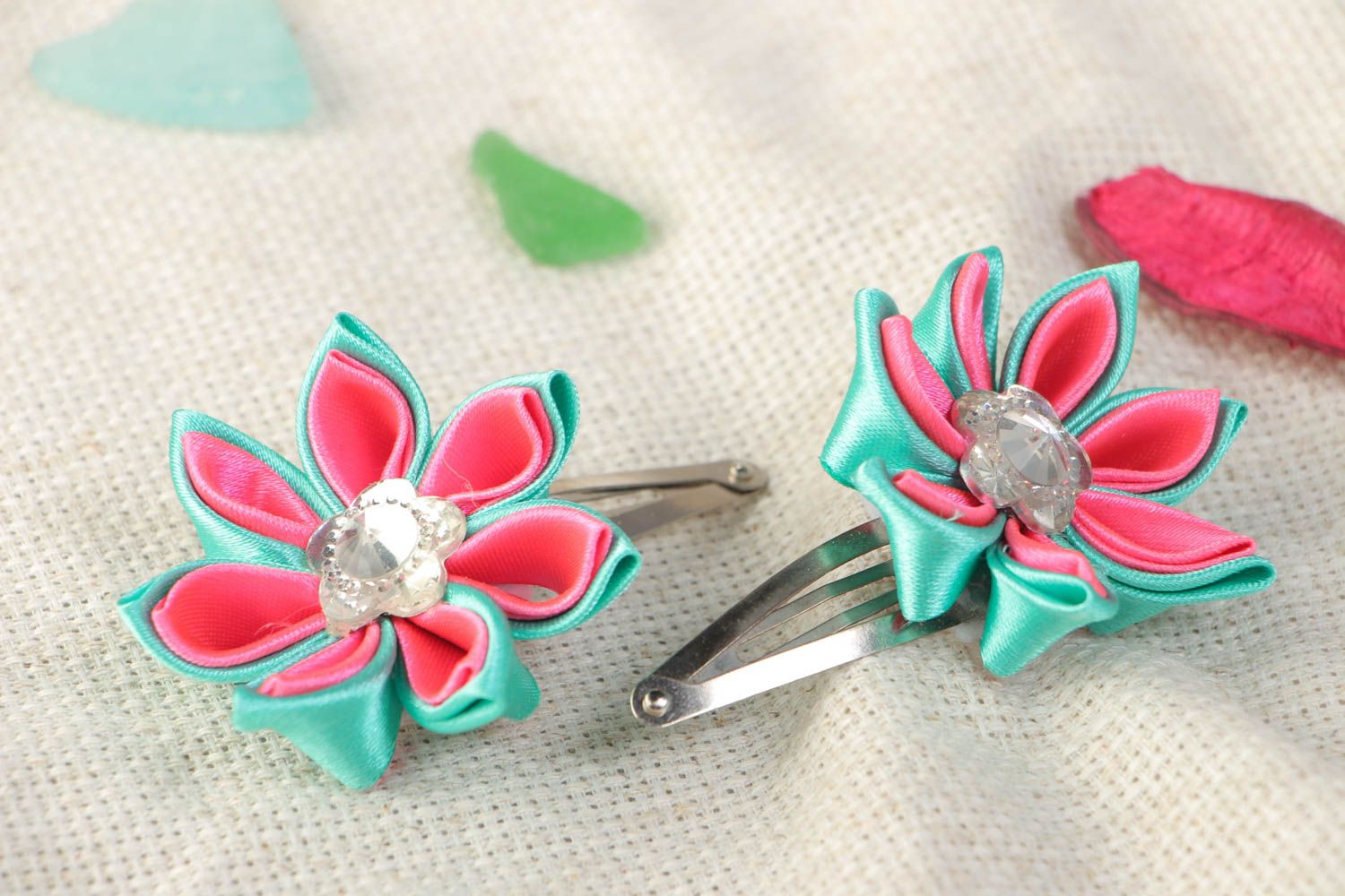 Set of gentle handmade kanzashi satin ribbon flower hair clips 2 pieces photo 1