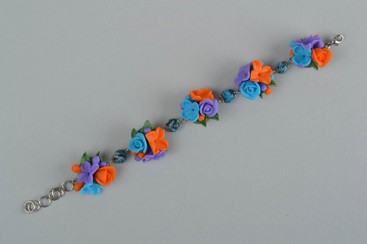 Handmade stylish wrist bracelet with flowers made of polymer clay on metal chain photo 4