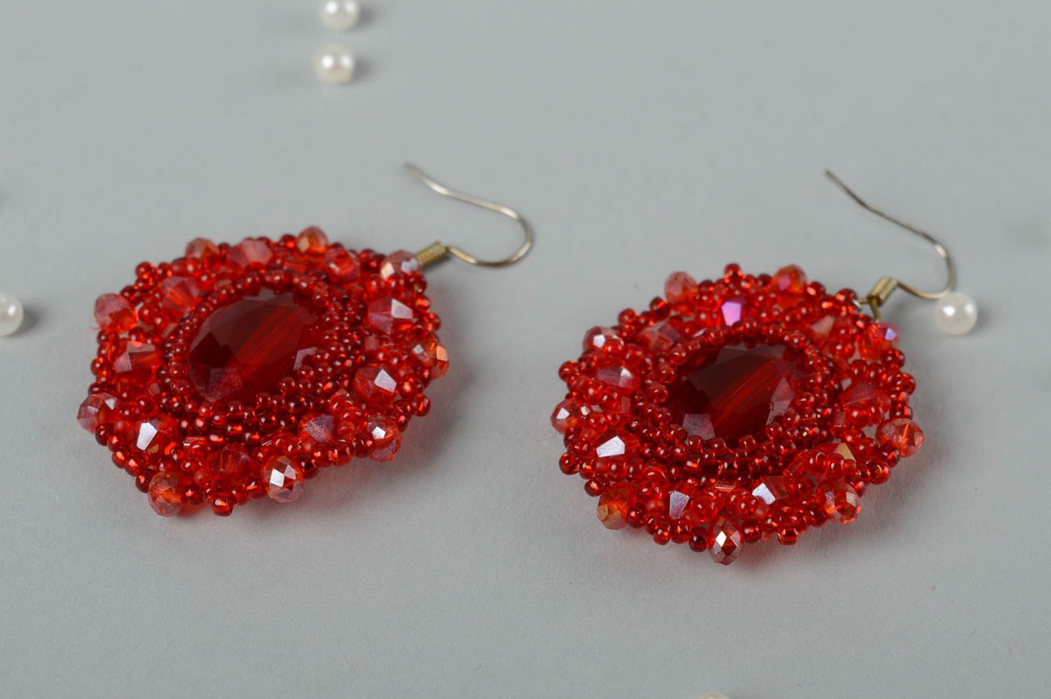 Boucles d'oreilles pendantes Bijou fait main perles cabochon rouge Cadeau femme photo 1