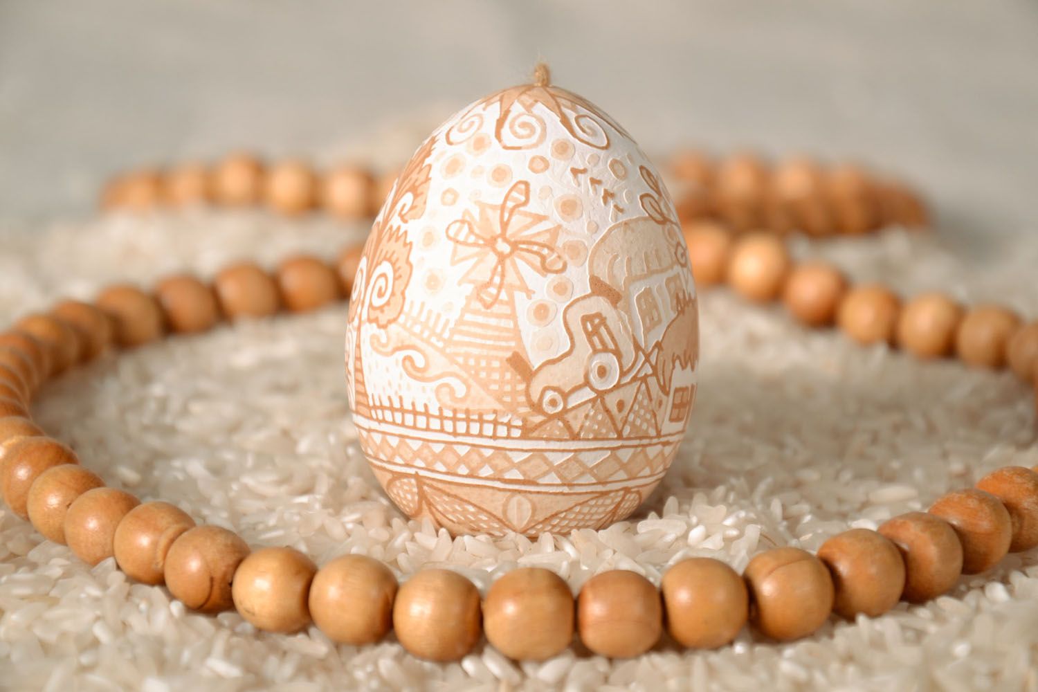 Oeuf de Pâques décoratif fait main avec dessin original déco à suspendre photo 1