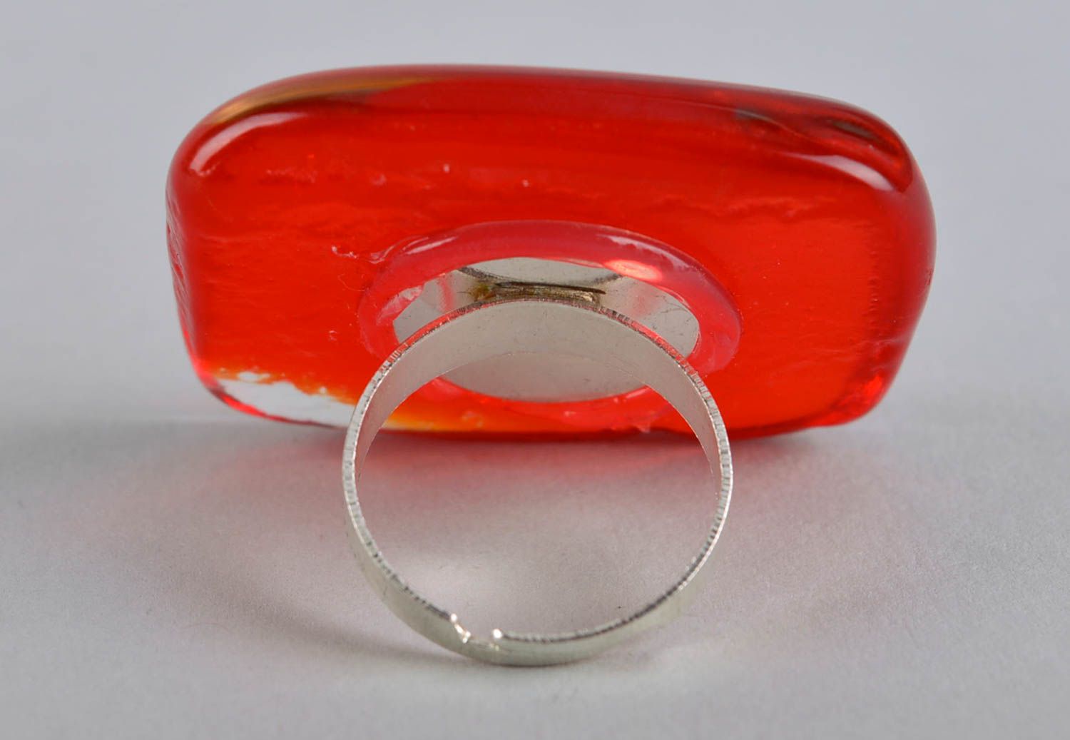 Украшение из стекла кольцо ручной работы кольцо из стекла красное интересное фото 4