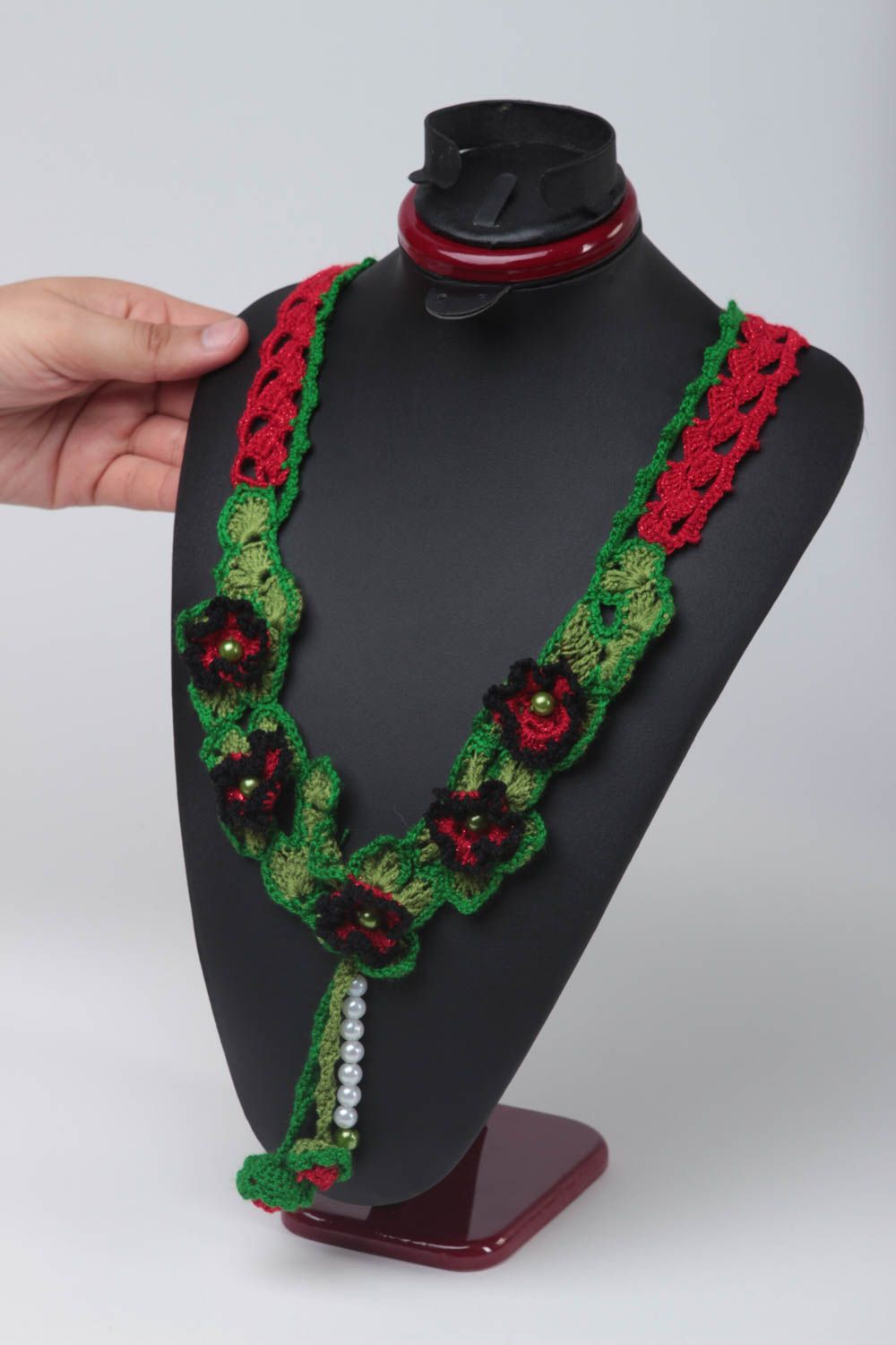 Collier textile Bijou fait main tricoté au crochet avec fleurs Accessoire femme photo 2