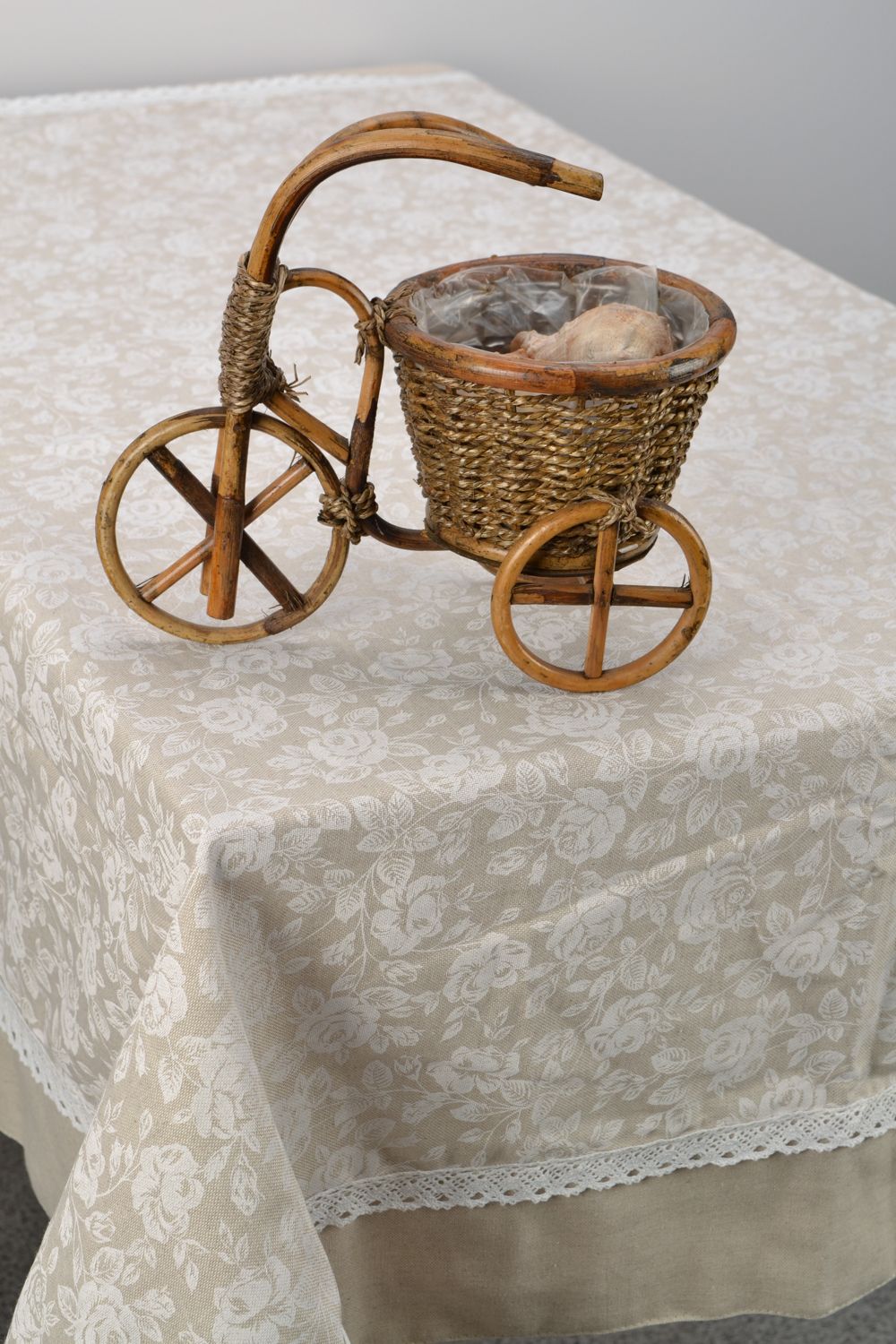Fabric table cloth with lace and print photo 1