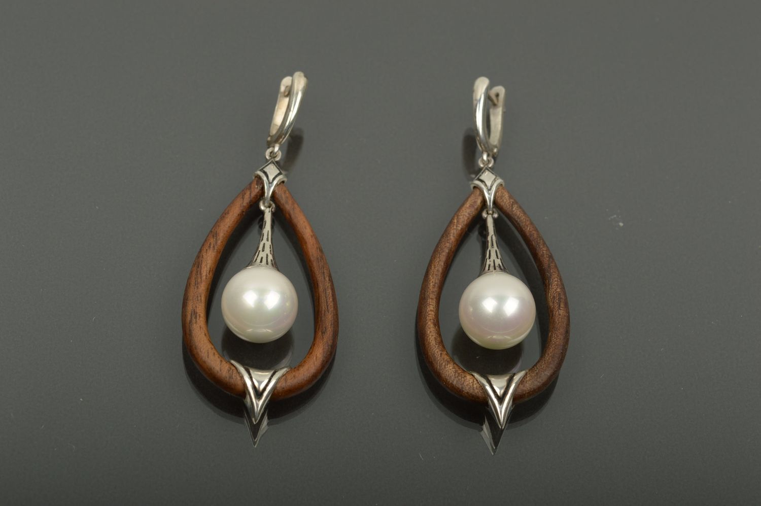 Boucles d'oreilles bois Bijou fait main avec perles artificielles Cadeau femme photo 1